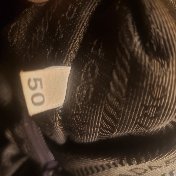 Prada bag - Picture 7 of 8